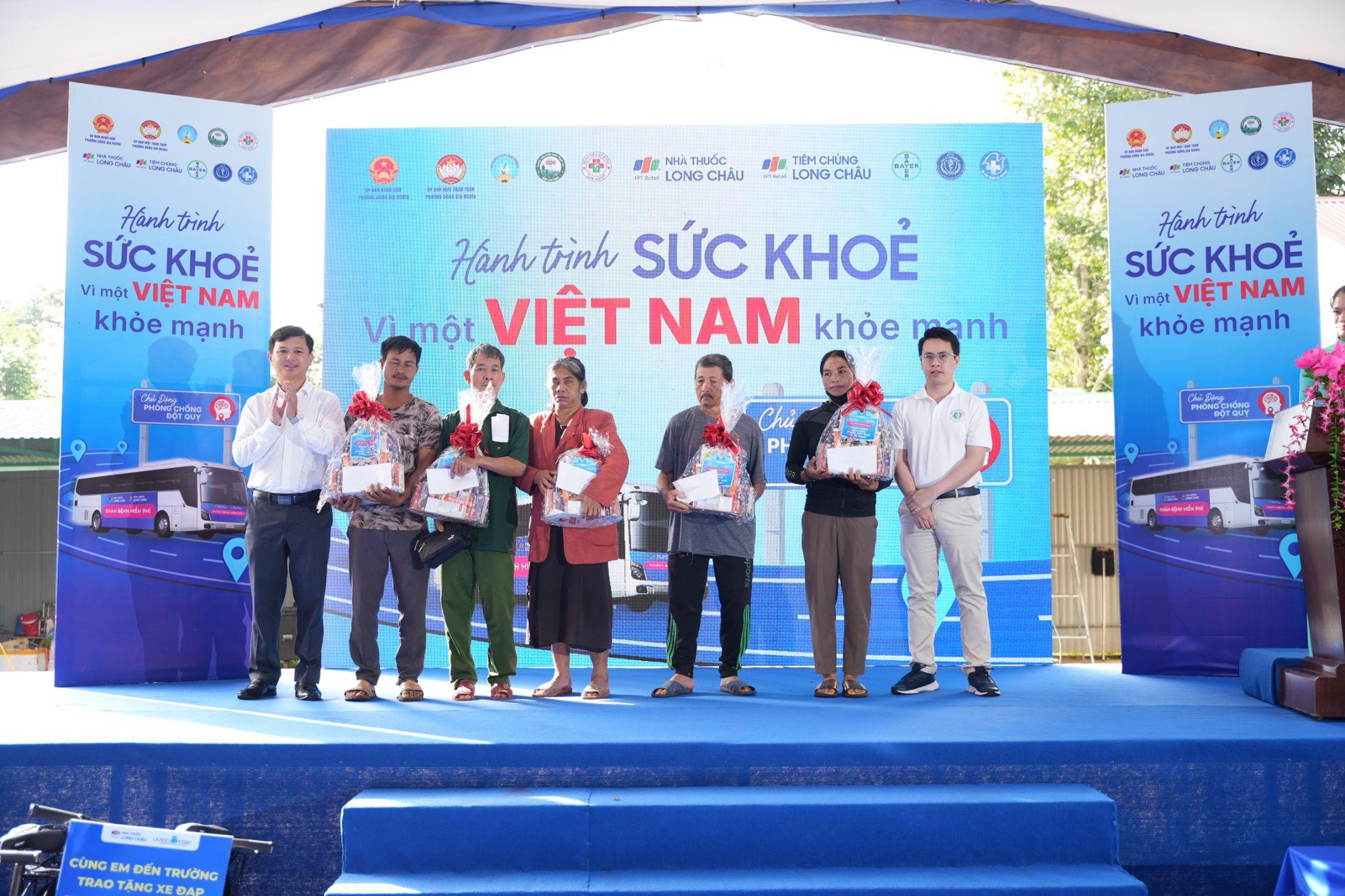 Long Ch&acirc;u c&ugrave;ng ng&agrave;nh y tế L&acirc;m Đồng tầm so&aacute;t đột quỵ miễn ph&iacute; cho h&agrave;ng ng&agrave;n người d&acirc;n kh&oacute; khăn- Ảnh 6.