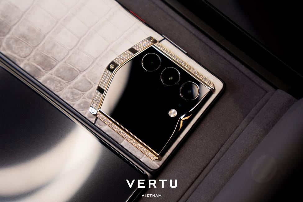 Vertu Alphafold c&oacute; g&igrave; trong mức gi&aacute; h&agrave;ng trăm triệu đồng?- Ảnh 1.