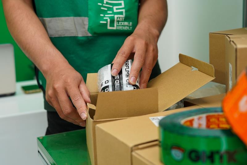 Giao đ&uacute;ng, dễ đổi trả: B&iacute; quyết giữ ch&acirc;n kh&aacute;ch h&agrave;ng trong kỷ nguy&ecirc;n thương mại điện tử - Ảnh 2.