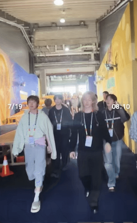 24 giờ căng như dây đàn, đi nửa vòng Trái đất từ Paris đến World Cup không nghỉ 1 giây của BTS- Ảnh 4.