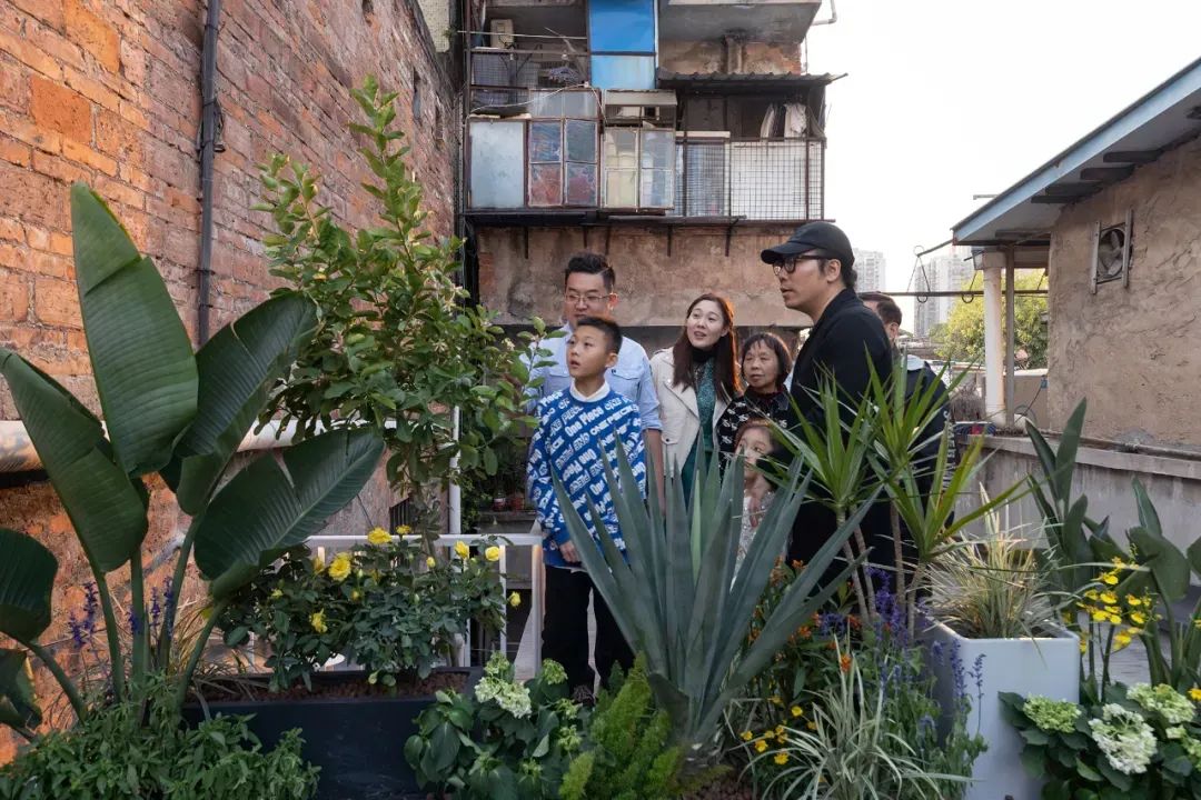 Từ căn nhà cũ dột nát đến tổ ấm ba thế hệ đầy ánh sáng: Cuộc cải tạo 150m² khiến ai xem cũng bất ngờ- Ảnh 15.