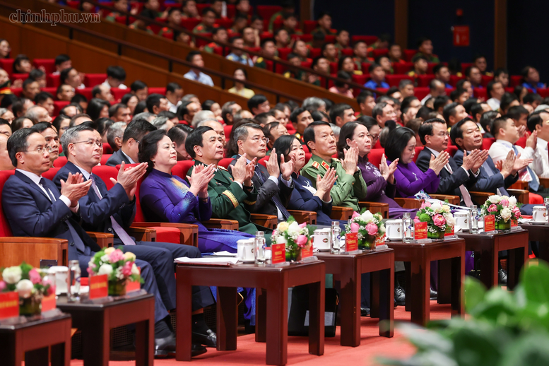 Thủ tướng Ch&iacute;nh phủ ph&aacute;t động "Phong tr&agrave;o đẩy mạnh chăm lo người c&oacute; c&ocirc;ng với c&aacute;ch mạng"- Ảnh 5.