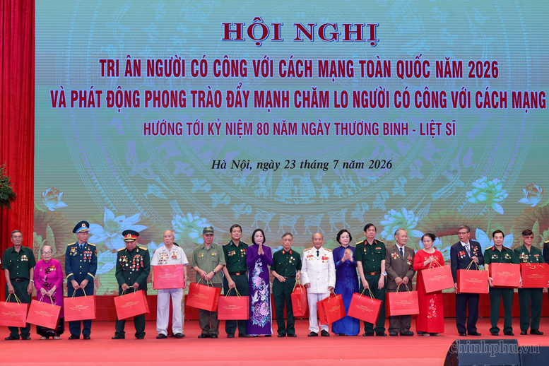Thủ tướng Ch&iacute;nh phủ ph&aacute;t động "Phong tr&agrave;o đẩy mạnh chăm lo người c&oacute; c&ocirc;ng với c&aacute;ch mạng"- Ảnh 12.