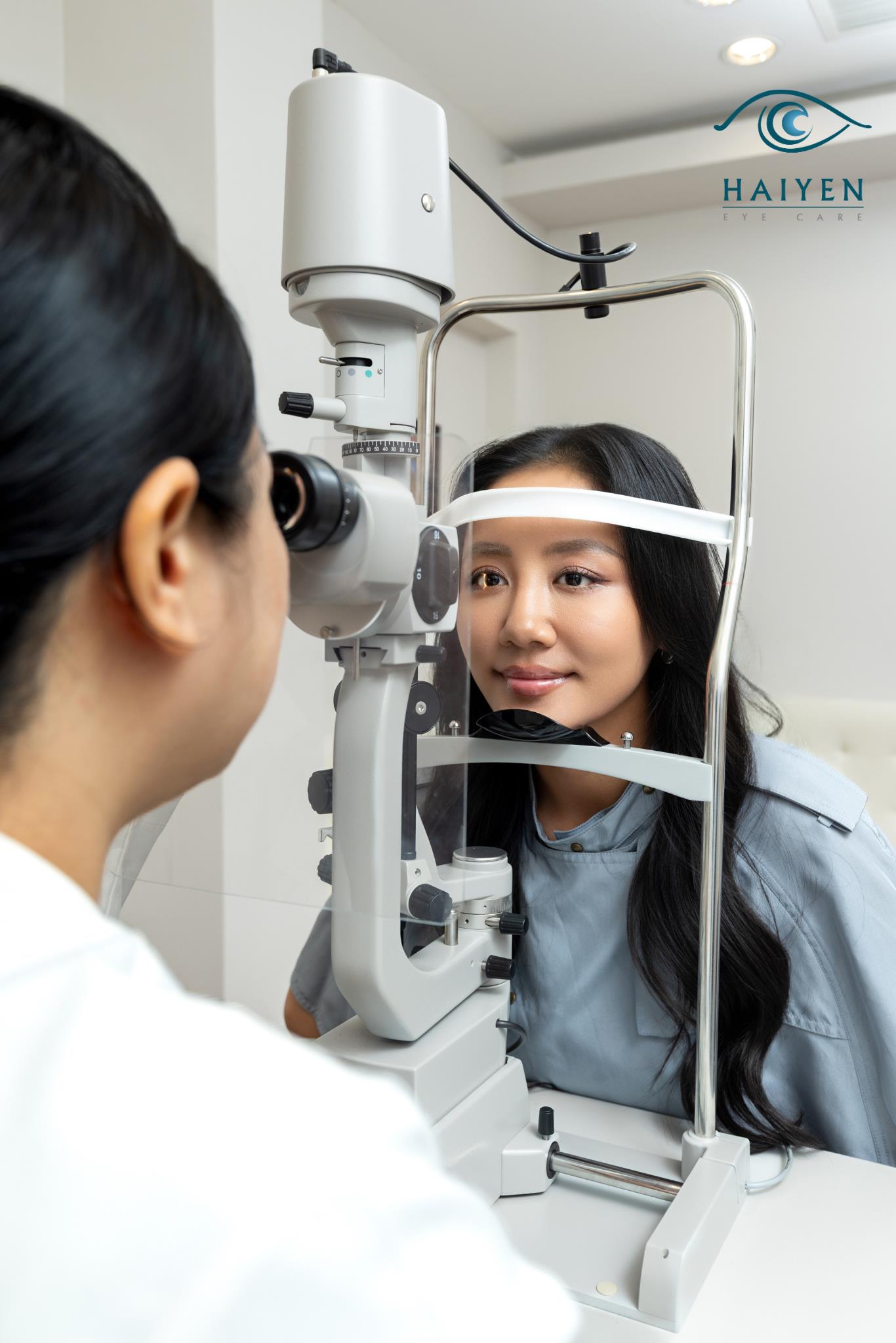 Văn Mai Hương đi x&oacute;a cận nhưng được b&aacute;c sĩ y&ecirc;u cầu l&agrave;m th&ecirc;m một việc trước khi phẫu thuật- Ảnh 4.
