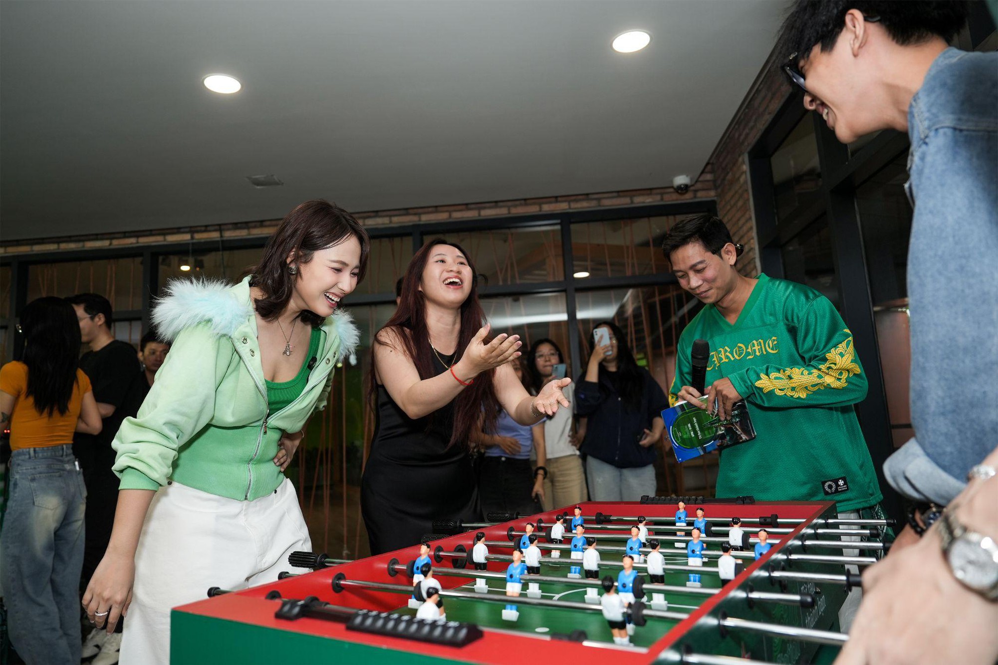 Heineken FanStation &ldquo;đổ bộ&rdquo; VNG Campus: Khi văn ph&ograve;ng ho&aacute; &ldquo;s&acirc;n nh&agrave;&rdquo; - nơi fan c&ugrave;ng đam m&ecirc; mở kết nối th&agrave;nh bạn- Ảnh 1.