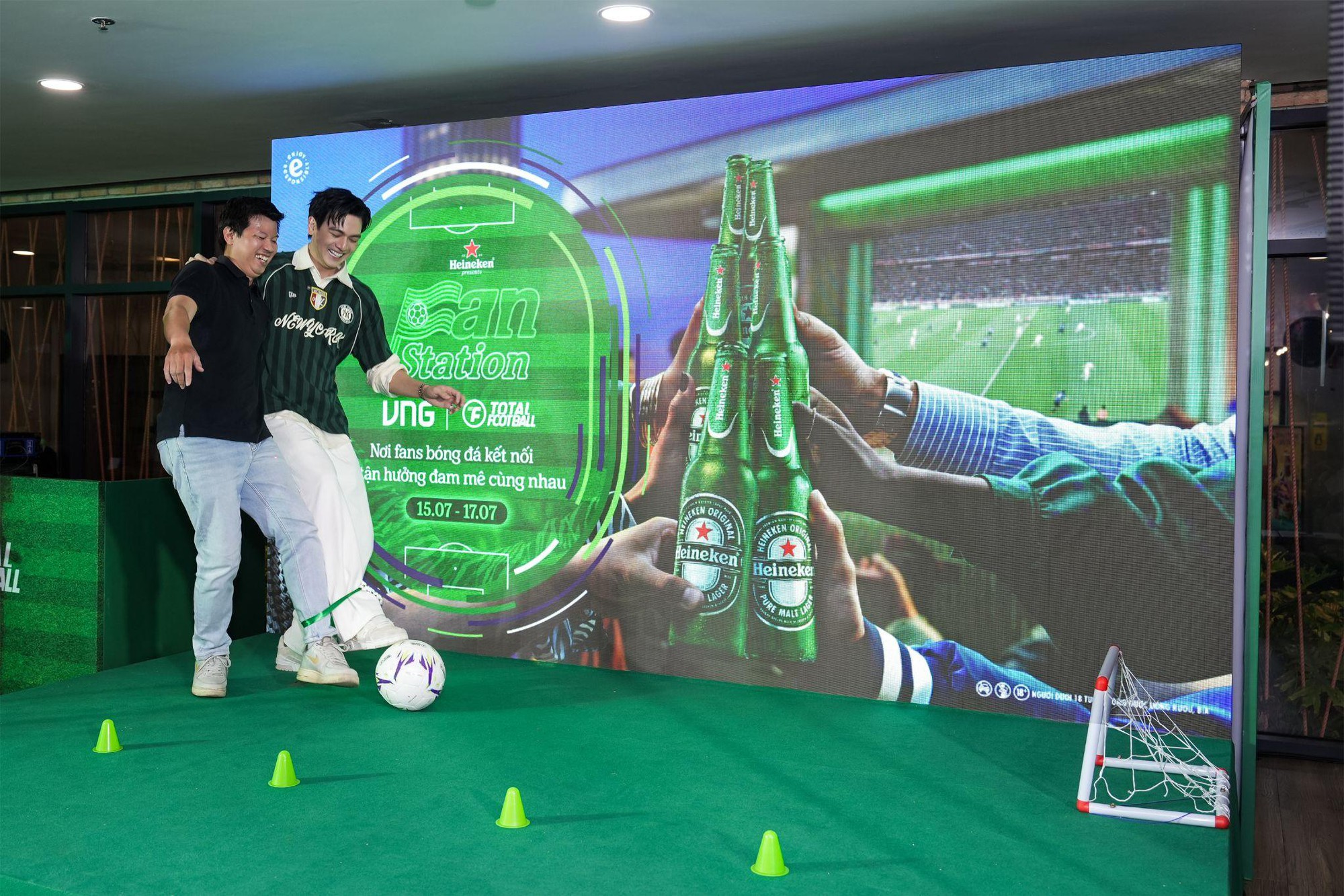 Heineken FanStation &ldquo;đổ bộ&rdquo; VNG Campus: Khi văn ph&ograve;ng ho&aacute; &ldquo;s&acirc;n nh&agrave;&rdquo; - nơi fan c&ugrave;ng đam m&ecirc; mở kết nối th&agrave;nh bạn- Ảnh 3.