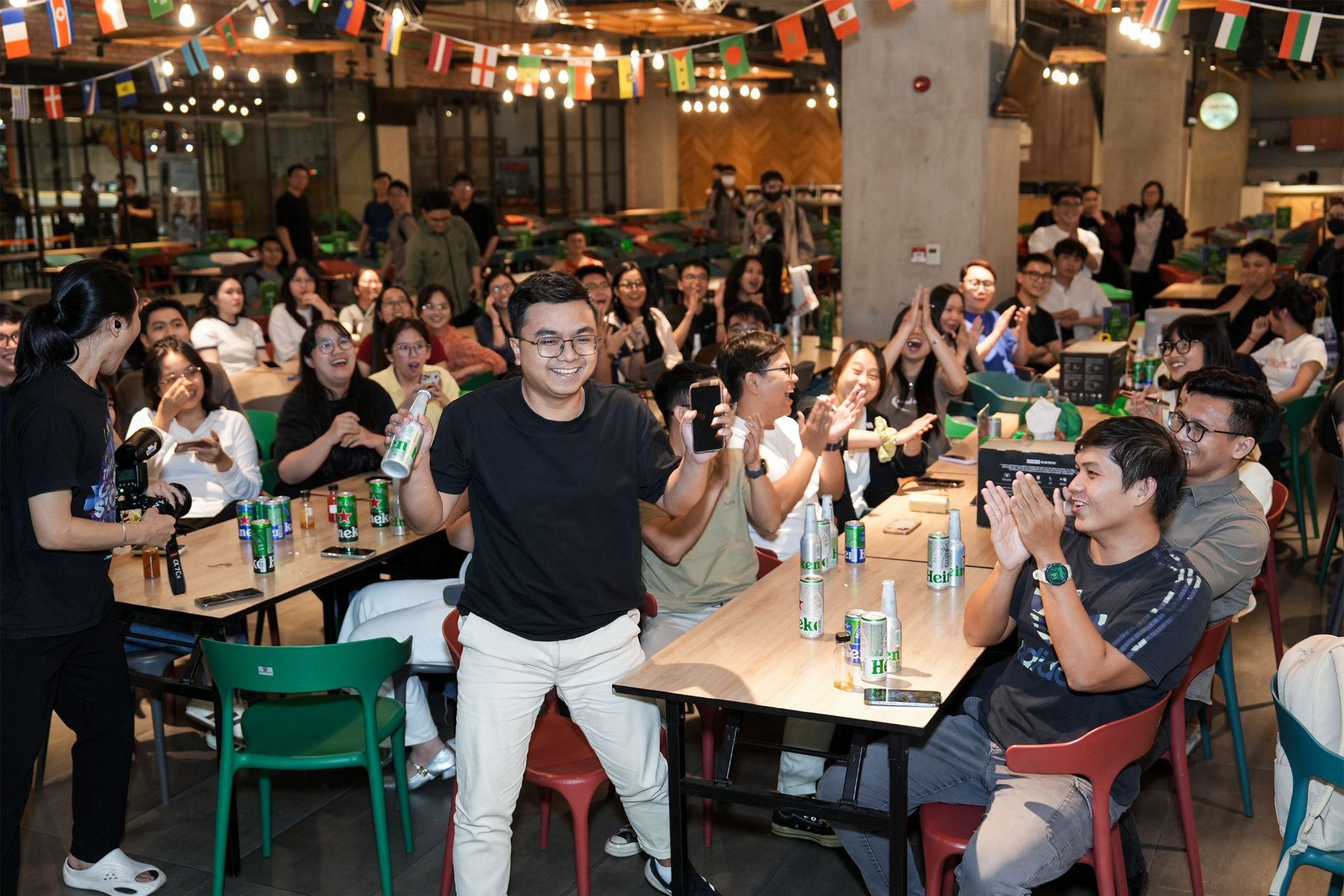 Heineken FanStation &ldquo;đổ bộ&rdquo; VNG Campus: Khi văn ph&ograve;ng ho&aacute; &ldquo;s&acirc;n nh&agrave;&rdquo; - nơi fan c&ugrave;ng đam m&ecirc; mở kết nối th&agrave;nh bạn- Ảnh 4.