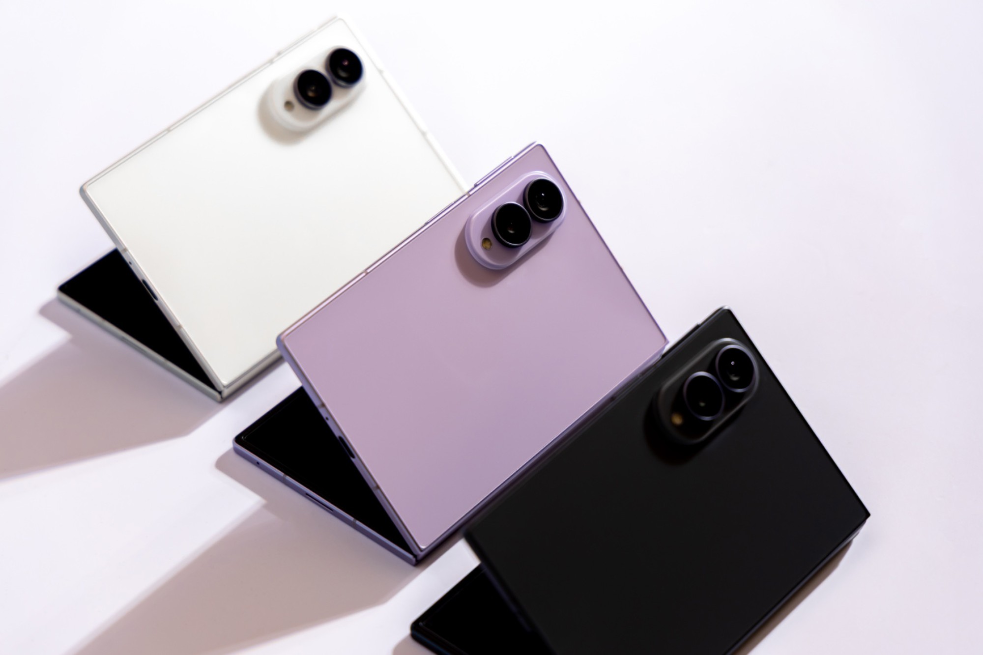 Nếu TikTok, Instagram v&agrave; Pinterest đang chiếm s&oacute;ng mỗi ng&agrave;y, Galaxy Z Fold8 sẽ khiến bạn nh&igrave;n smartphone theo c&aacute;ch kh&aacute;c - Ảnh 1.
