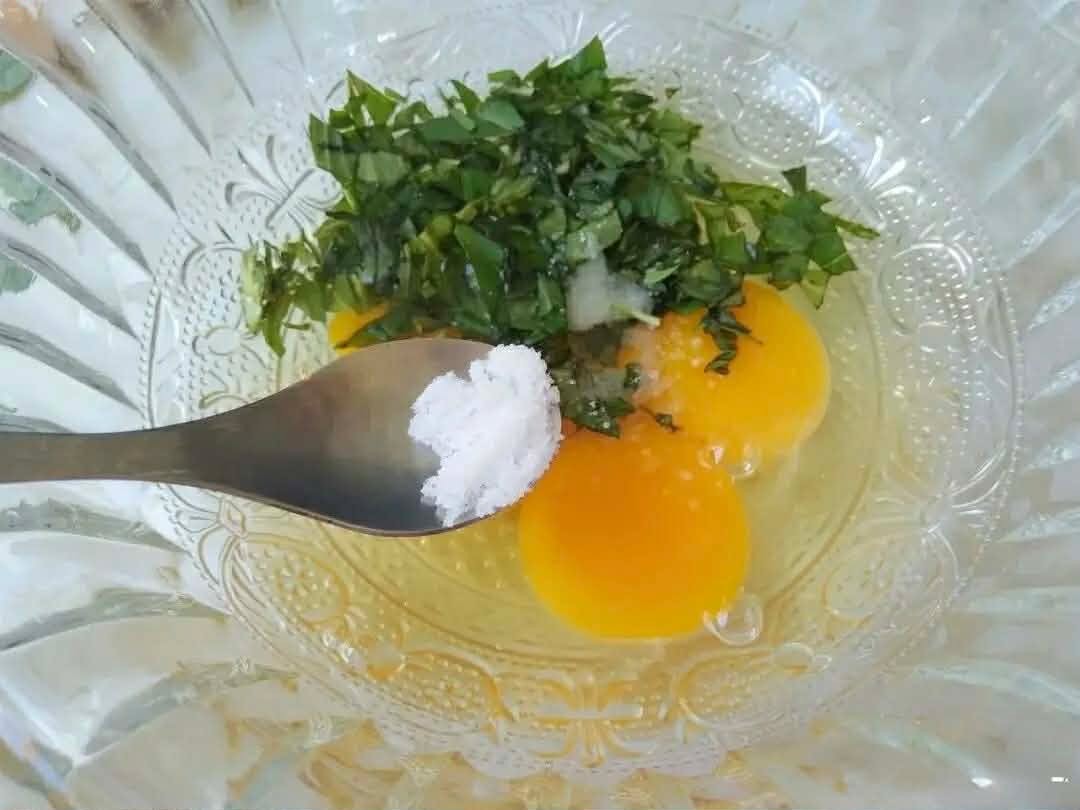 Vẫn là món trứng chiên nhưng cho thêm nắm lá này thái nhỏ, hương vị nâng tầm, thơm nức mũi và ngon vô cùng- Ảnh 3.