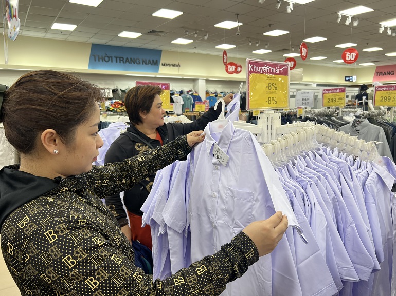 Saigon Co.op c&ugrave;ng phụ huynh nhẹ g&aacute;nh chi ti&ecirc;u m&ugrave;a tựu trường - Ảnh 1.