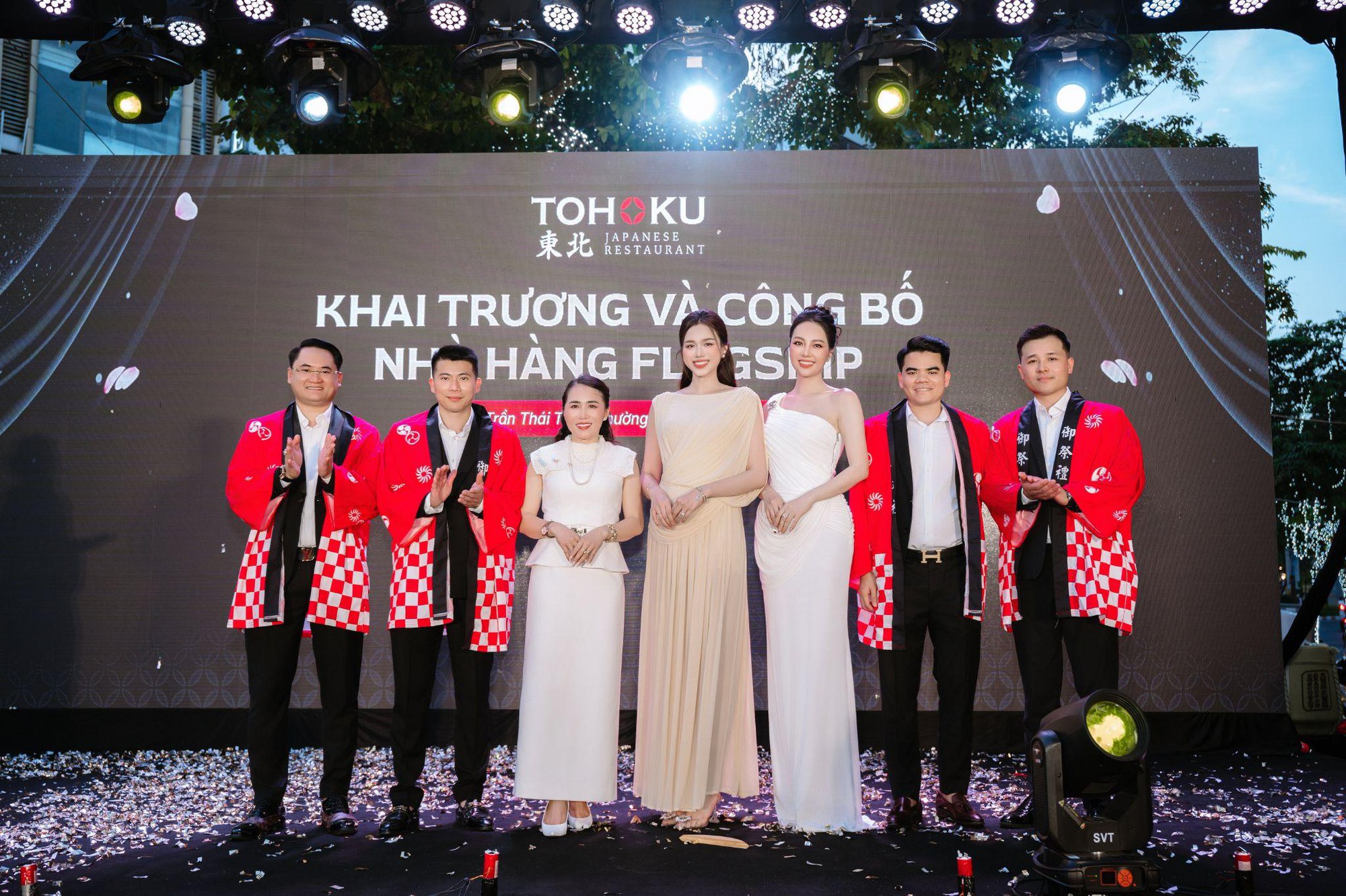 Giới trẻ H&agrave; th&agrave;nh &ldquo;m&ecirc; hoặc&rdquo; bởi kh&ocirc;ng gian được đầu tư triệu đ&ocirc; tại nh&agrave; h&agrave;ng Nhật Bản TOHOKU - Ảnh 3.