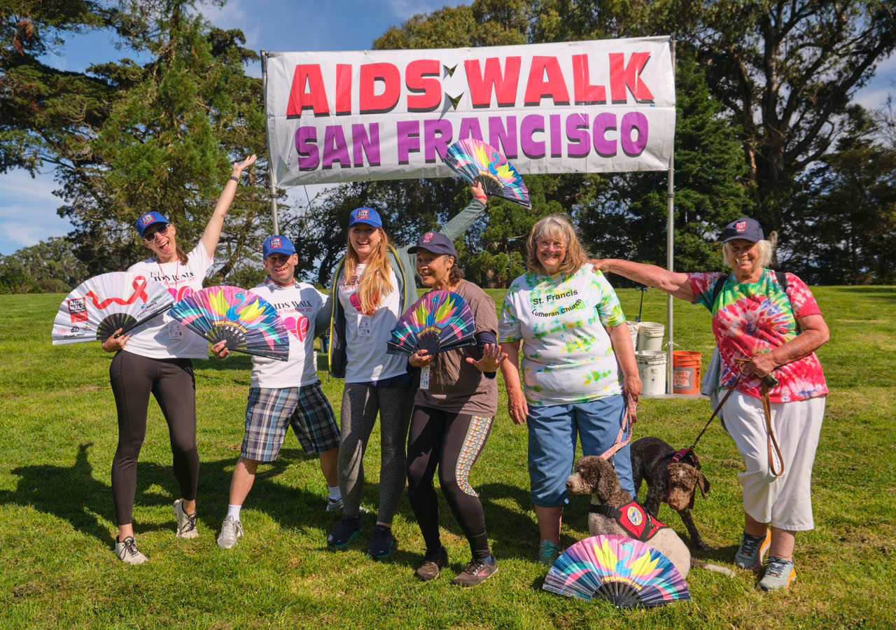 FabulousMe nh&igrave;n lại h&agrave;nh tr&igrave;nh thiết kế quạt cho AIDS Walk San Francisco - Ảnh 1.