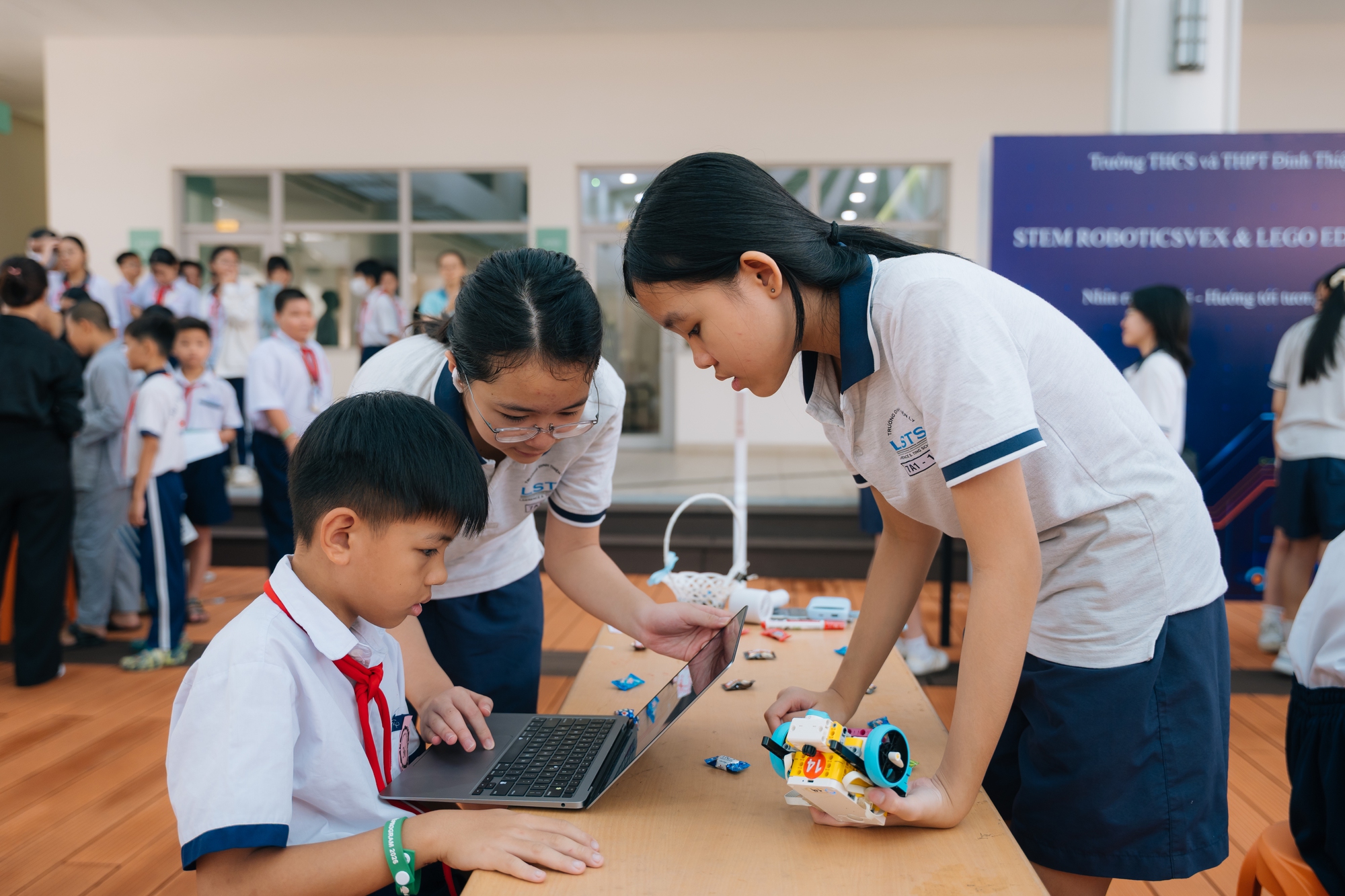 CUBHCM: Gần hai thập kỷ theo đuổi chiến lược ph&aacute;t triển cộng đồng th&ocirc;ng qua gi&aacute;o dục v&agrave; t&agrave;i ch&iacute;nh - Ảnh 2.