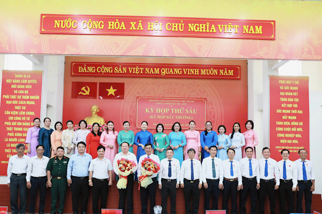 HĐND phường Ph&uacute; Thạnh bầu &ocirc;ng Trương Tiến Triển giữ chức Chủ tịch UBND phường - Ảnh 3.