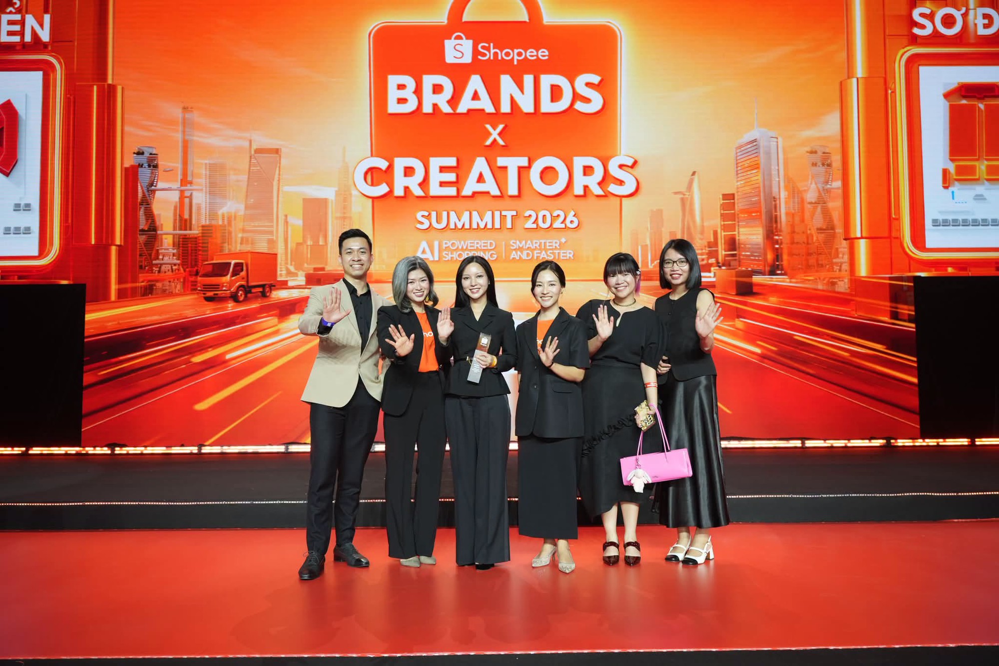 Hannah Olala v&agrave; chiến lược &ldquo;đại dương xanh&rdquo; tr&ecirc;n Shopee: Khi tri thức trở th&agrave;nh lợi thế cạnh tranh- Ảnh 1.