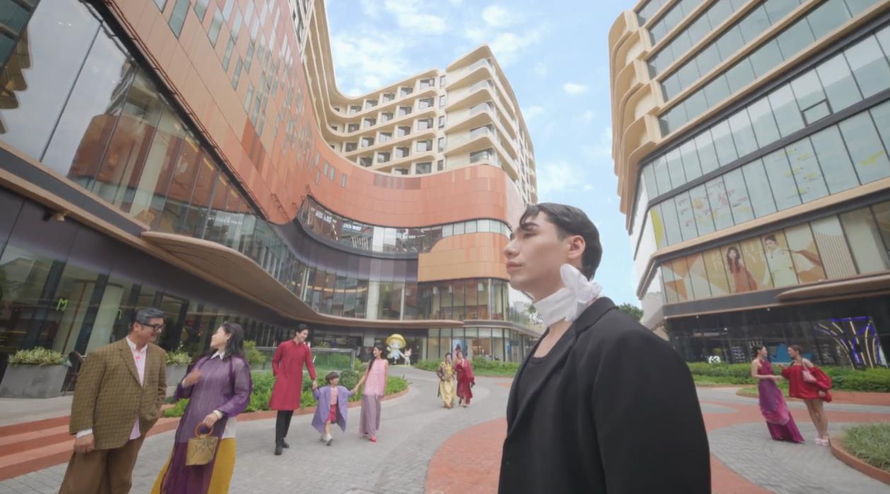 Giải m&atilde; iTVC khai trương Hanoi Centre: Khi nghệ thuật b&aacute;n lẻ h&ograve;a v&agrave;o nếp văn h&oacute;a thủ đ&ocirc;- Ảnh 1.