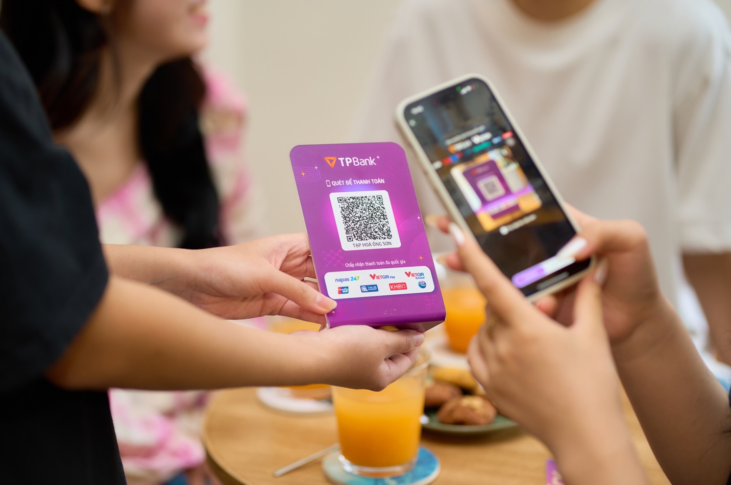 Một c&uacute; qu&eacute;t, hai chiều kết nối: Chiếc app quyền năng theo bạn ra thế giới, đưa thế giới đến gần doanh nghiệp Việt- Ảnh 3.