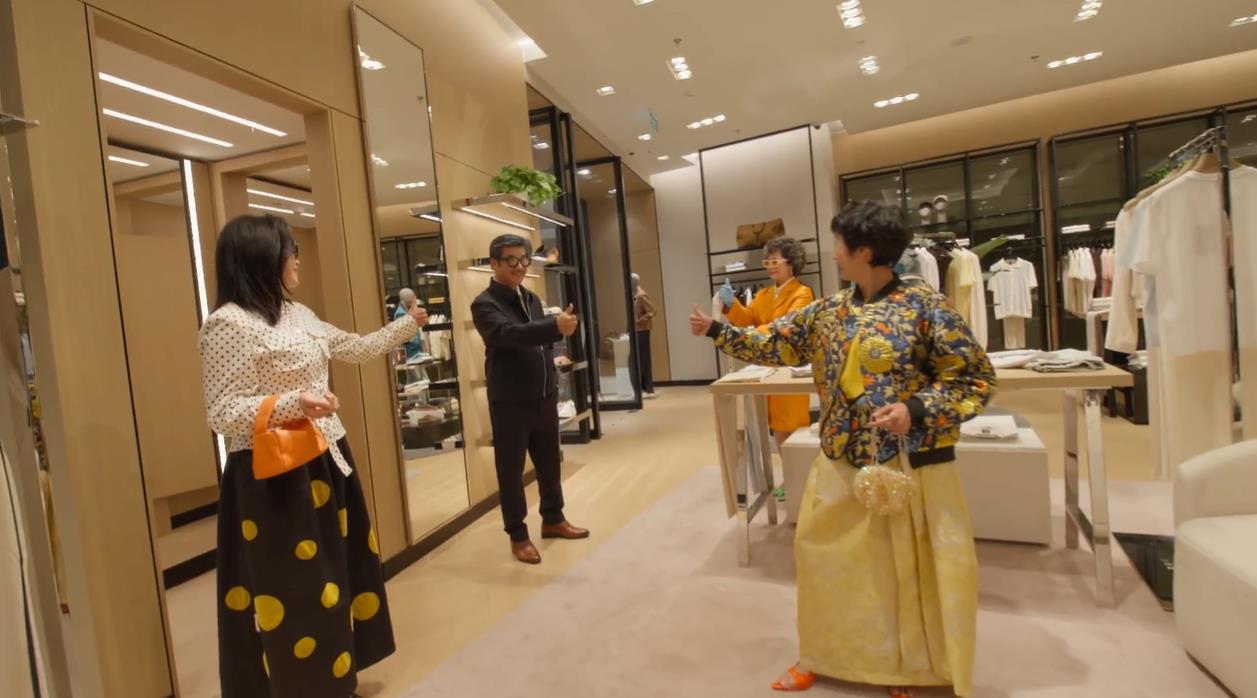 Giải m&atilde; iTVC khai trương Hanoi Centre: Khi nghệ thuật b&aacute;n lẻ h&ograve;a v&agrave;o nếp văn h&oacute;a thủ đ&ocirc;- Ảnh 3.