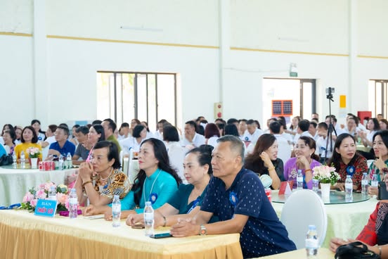 Khóa 38 trường THPT Quảng Xương 1 kỷ niệm 25 năm ngày trở về - Ảnh 22.