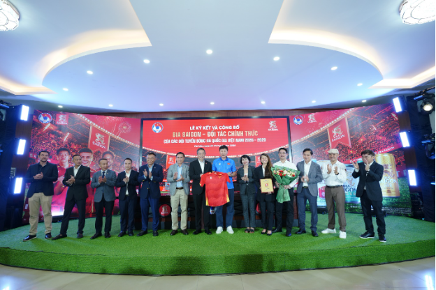 SABECO v&agrave; VFF gia hạn hợp t&aacute;c chiến lược, tiếp sức cho b&oacute;ng đ&aacute; Việt Nam giai đoạn 2026 - 2029   - Ảnh 1.