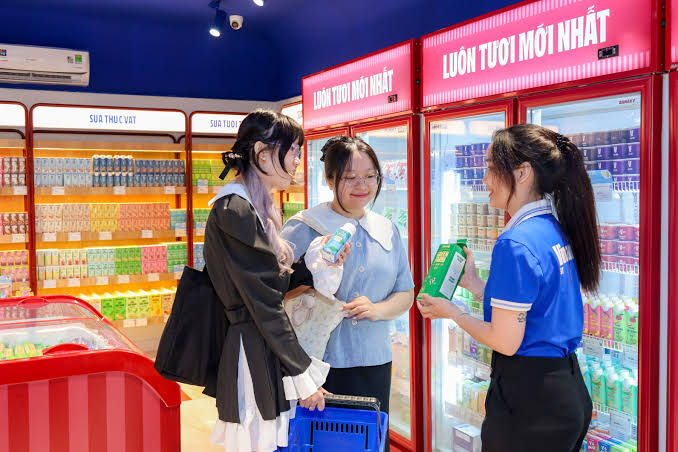 Kinh tế học của niềm tin: B&ecirc;n trong khối t&agrave;i sản thương hiệu 2,6 tỷ USD của Vinamilk - Ảnh 2.