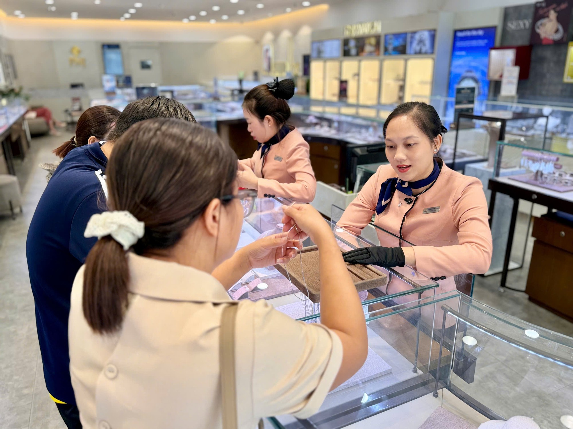 PNJ duy tr&igrave; đ&agrave; tăng trưởng trong nửa đầu năm 2026 - Ảnh 1.