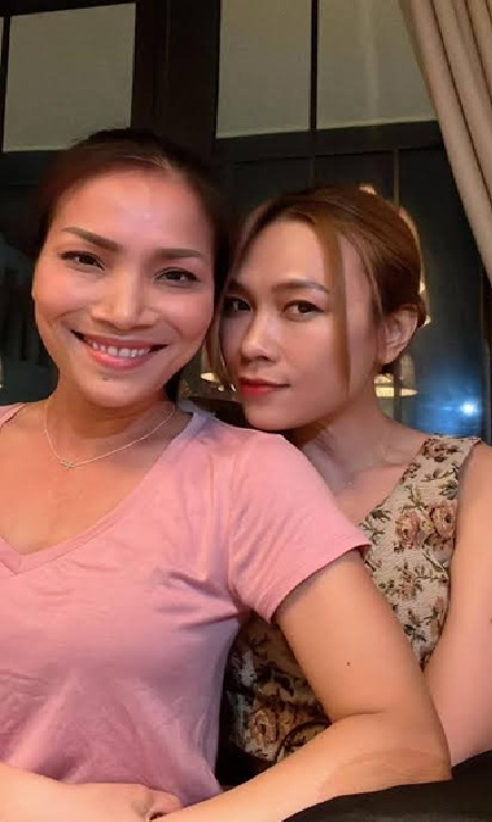 Nữ ca sĩ bị đồn chuyển giới đẻ 3 con: "Chồng t&ocirc;i th&igrave; t&ocirc;i nghiện chứ!"- Ảnh 2.