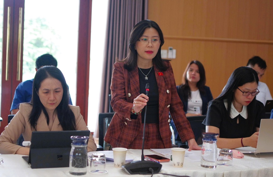 Đo&agrave;n c&ocirc;ng t&aacute;c của Quốc hội khảo s&aacute;t thực tế, l&agrave;m việc tại C&ocirc;ng ty Thủy điện Bu&ocirc;n Kuốp- Ảnh 1.