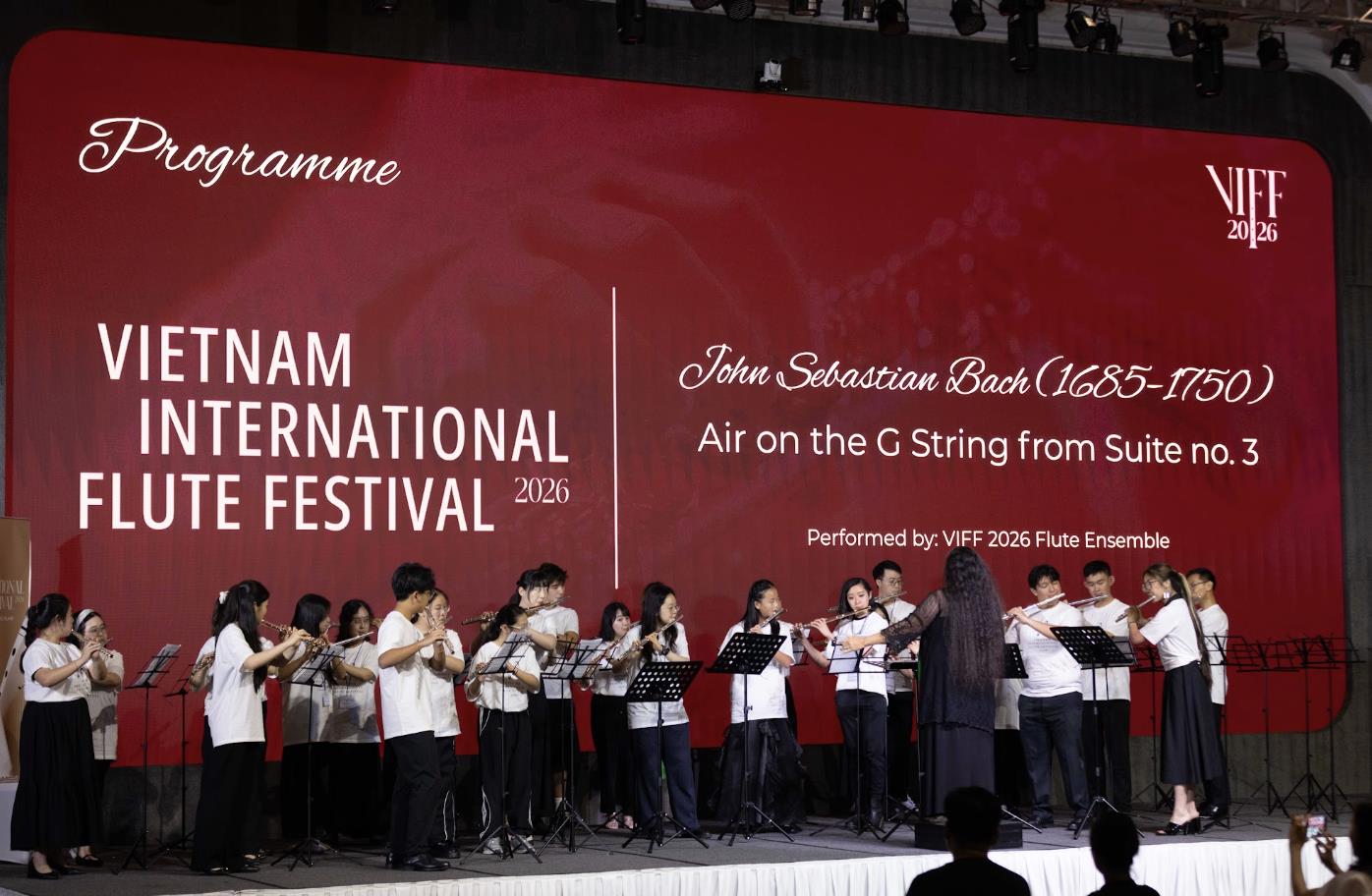 Nghệ sĩ Erin Bouriakov: &ldquo;T&ocirc;i muốn nghệ sĩ trẻ Việt Nam d&aacute;m mơ những giấc mơ lớn hơn&rdquo;- Ảnh 1.