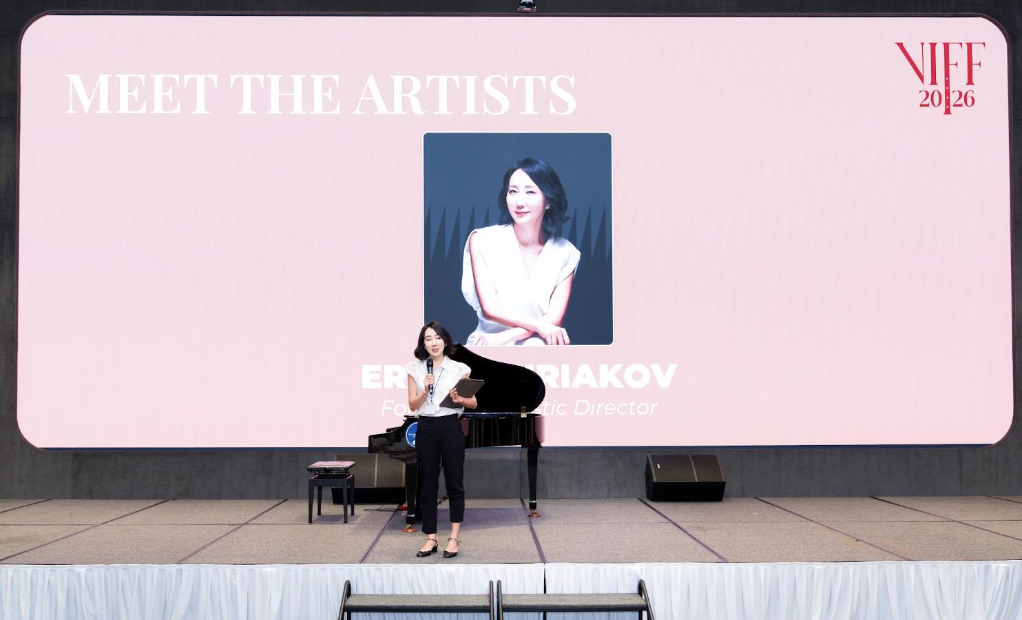 Nghệ sĩ Erin Bouriakov: &ldquo;T&ocirc;i muốn nghệ sĩ trẻ Việt Nam d&aacute;m mơ những giấc mơ lớn hơn&rdquo;- Ảnh 2.