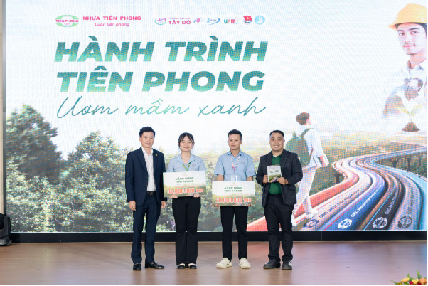 Tiền Phong Nam trao học bổng 150 triệu đồng cho 6 sinh vi&ecirc;n Đại học T&acirc;y Đ&ocirc; - Ảnh 3.