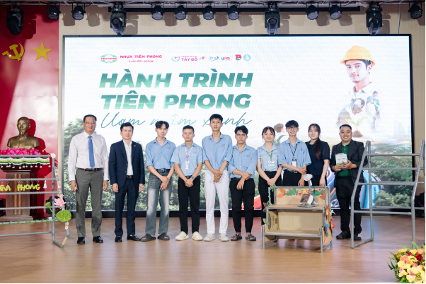 Tiền Phong Nam trao học bổng 150 triệu đồng cho 6 sinh vi&ecirc;n Đại học T&acirc;y Đ&ocirc; - Ảnh 4.