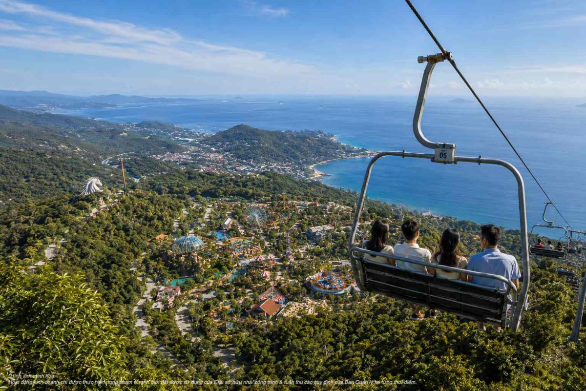 Cho&aacute;ng ngợp với h&agrave;nh tr&igrave;nh zipline xuy&ecirc;n rừng độ d&agrave;i kỷ lục tại VinWonders Hải V&acirc;n Bay- Ảnh 1.