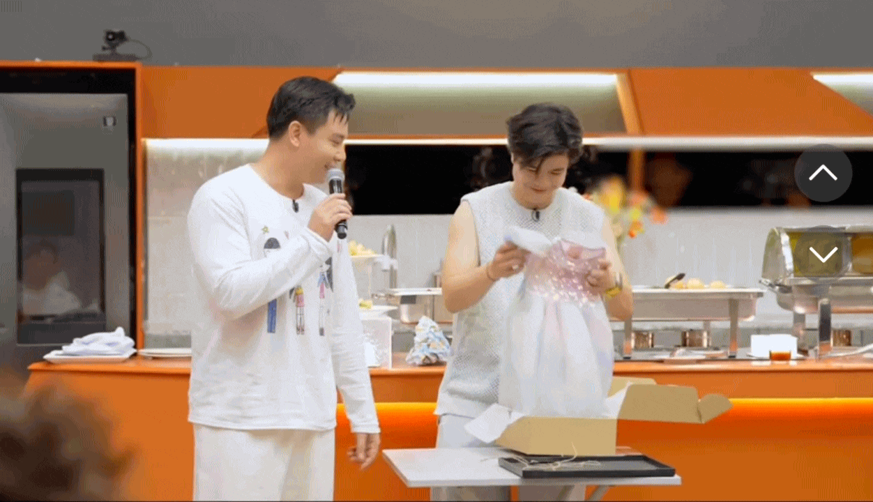 Đặc sản của ATVNCG 2026 l&agrave; c&aacute;c &ocirc;ng bố "nghiện" con: Anh t&agrave;i Đinh Mạnh Ninh c&ograve;n mang cả gấu b&ocirc;ng của con đi thi- Ảnh 3.