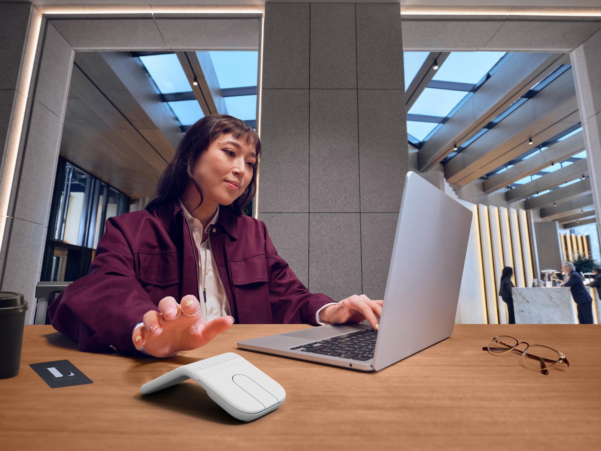 Logitech giới thiệu Spotlight 2 v&agrave; Mobi Fold tại workshop gần nhất - Ảnh 2.