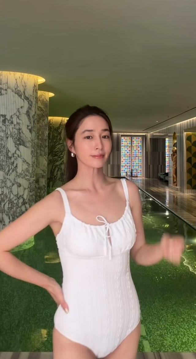 Nhan sắc gây sốc của mỹ nhân Vườn Sao Băng, bảo sao bị Lee Byung Hun tài tử cấm tiệt mặc đồ hở - Ảnh 2.
