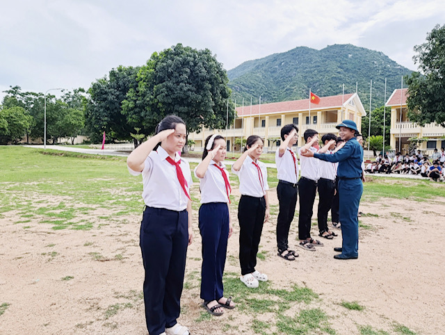 Sôi nổi chương trình trải nghiệm hè "Một ngày làm chiến sĩ phòng không-không quân" - Ảnh 2.