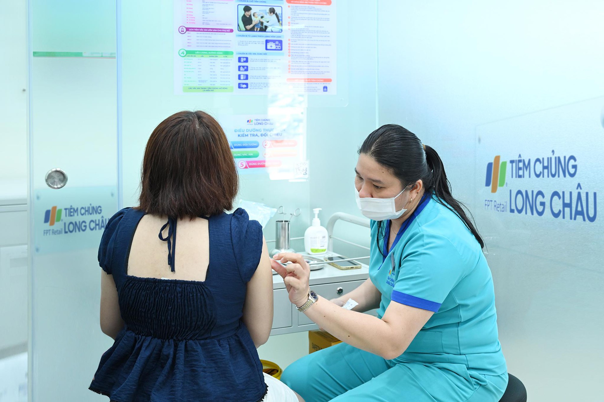 Qu&aacute; tuổi, đ&atilde; lập gia đ&igrave;nh l&agrave; kh&ocirc;ng cần ti&ecirc;m HPV, nhiều người tiếc nuối v&igrave; hiểu lầm k&eacute;o d&agrave;i nhiều năm- Ảnh 1.