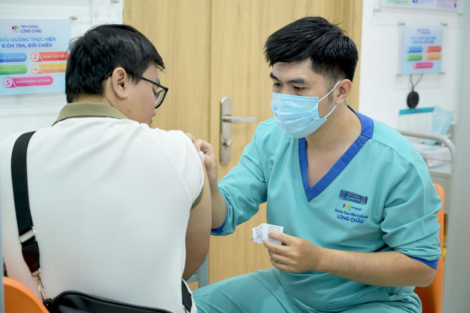 Qu&aacute; tuổi, đ&atilde; lập gia đ&igrave;nh l&agrave; kh&ocirc;ng cần ti&ecirc;m HPV, nhiều người tiếc nuối v&igrave; hiểu lầm k&eacute;o d&agrave;i nhiều năm- Ảnh 2.
