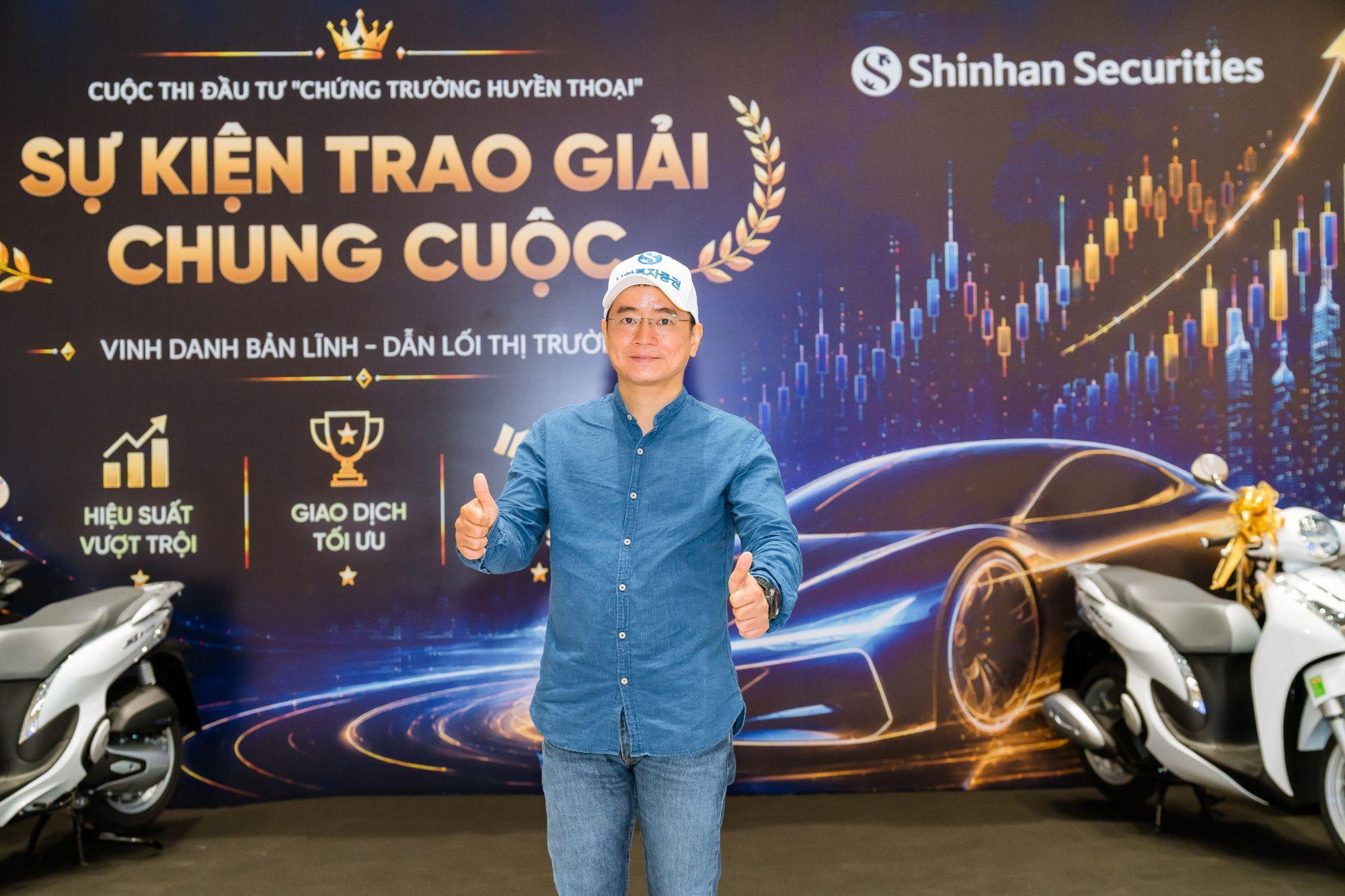 Khoảnh khắc nhận VinFast VF3 v&agrave; điều Qu&aacute;n qu&acirc;n Chứng Trường Huyền Thoại 2026 tiết lộ - Ảnh 4.
