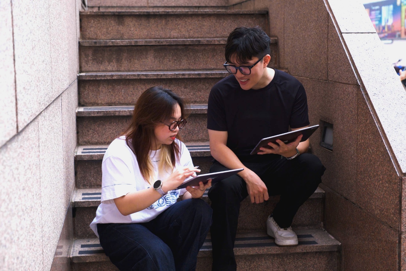 Khi thiết bị học tập trở th&agrave;nh bạn đồng h&agrave;nh tr&ecirc;n giảng đường- Ảnh 2.