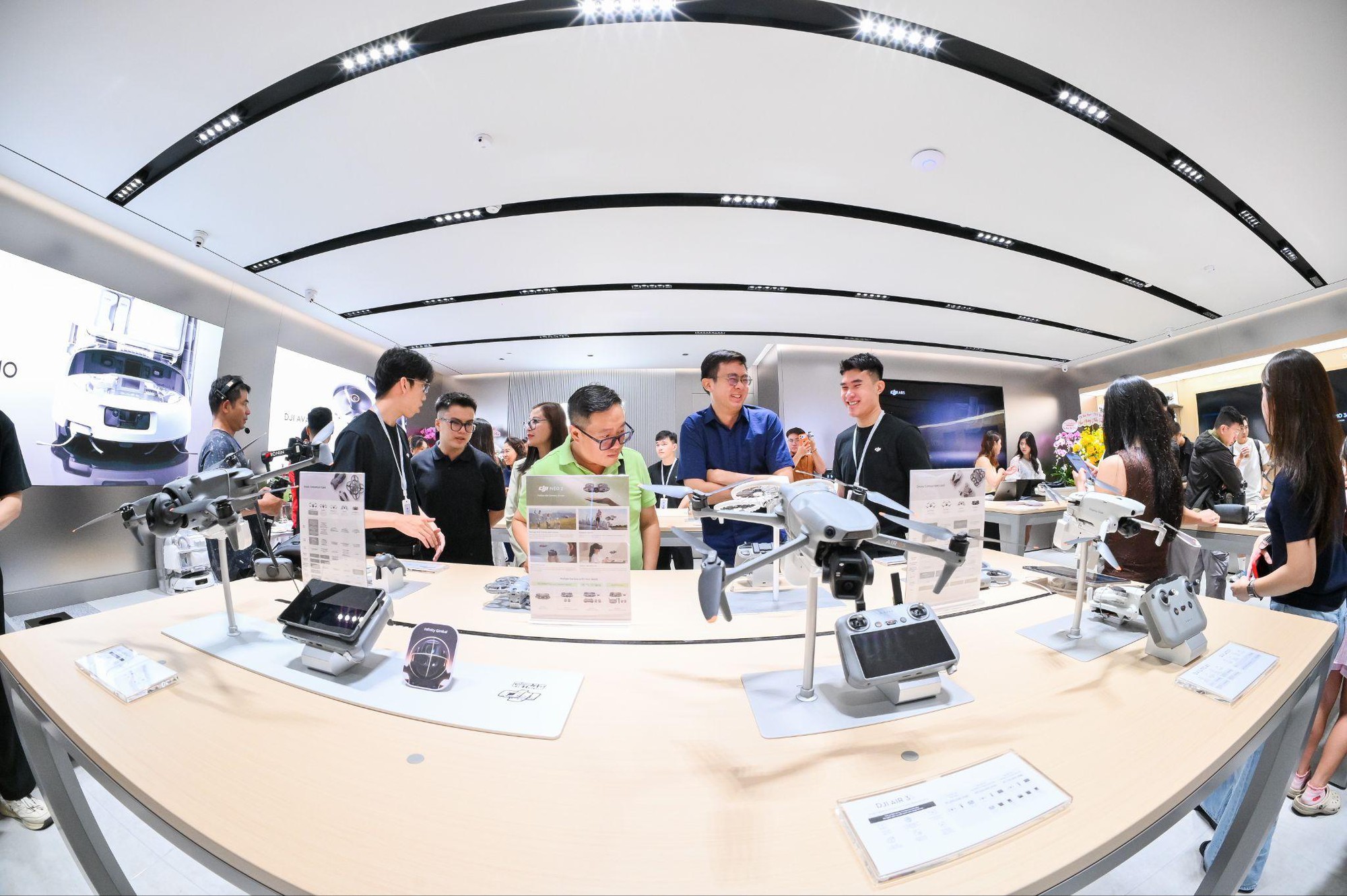 DJI đánh dấu cột mốc mới tại Việt Nam với cửa hàng ủy quyền chính hãng - Ảnh 3.
