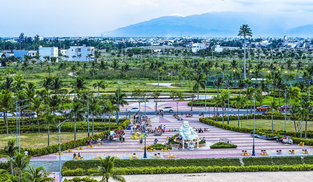 S-Light Tower - Điểm nhấn kiến tr&uacute;c soi b&oacute;ng &ldquo;d&ograve;ng s&ocirc;ng &aacute;nh s&aacute;ng&rdquo; tại Đ&agrave; Nẵng - Ảnh 3.