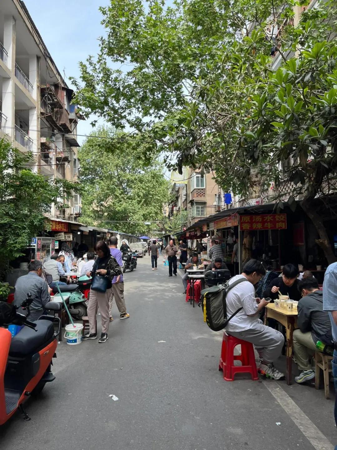 Có một kiểu hạnh phúc mang tên "trở về quê": Sau một năm rời thành phố, tôi nhận ra mình không kiếm ít tiền hơn, chỉ tiêu ít hơn và sống nhiều hơn - Ảnh 3.