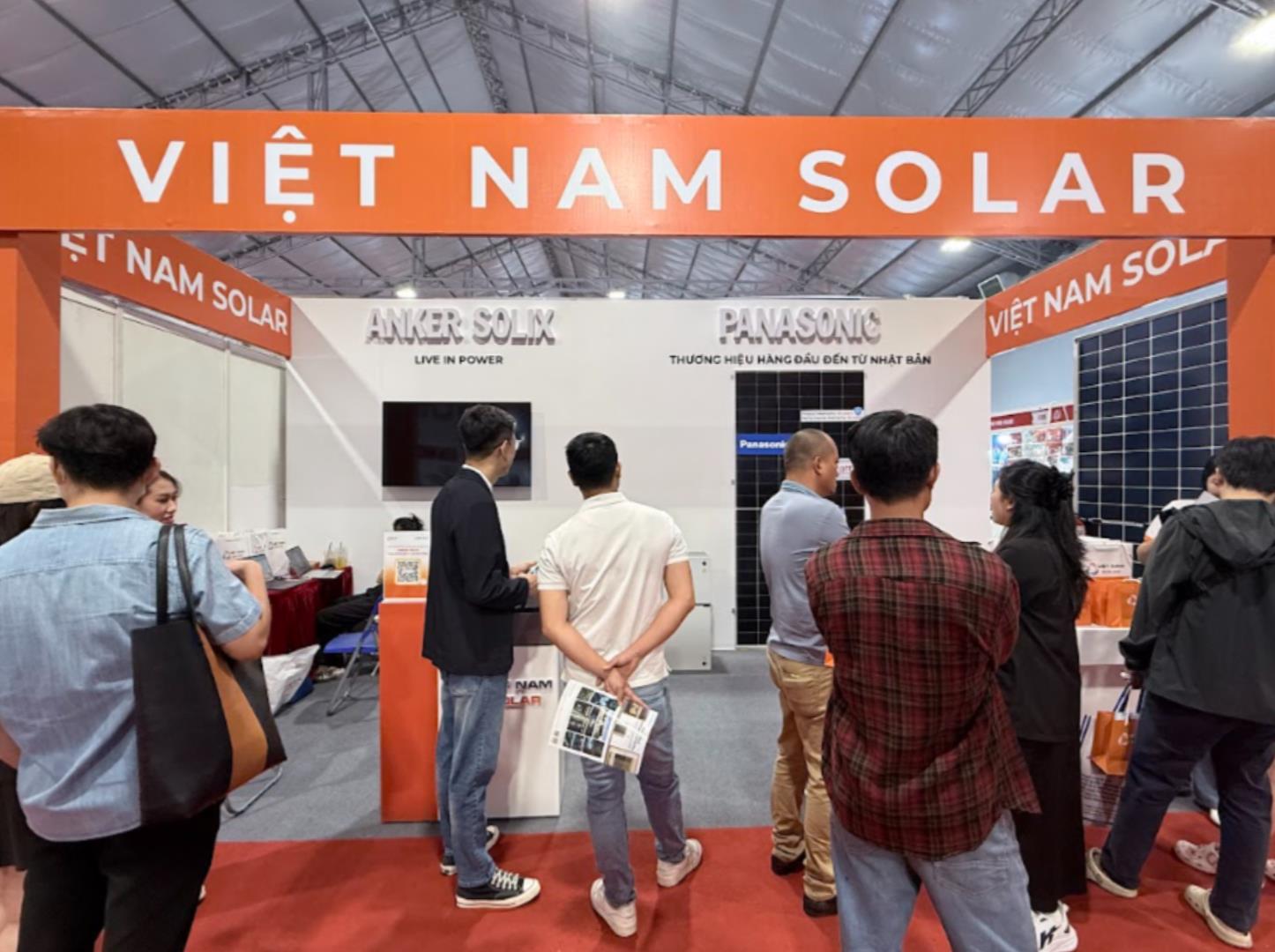 Tấm pin mặt trời Panasonic c&oacute; mặt tại Triển L&atilde;m Vietbuild 2026 - Ảnh 1.