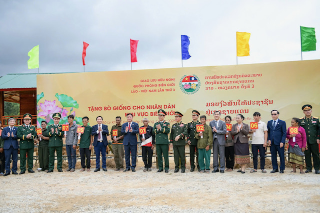 Bồi đắp t&igrave;nh đo&agrave;n kết đặc biệt Việt Nam - L&agrave;o bằng những việc l&agrave;m thiết thực - Ảnh 9.