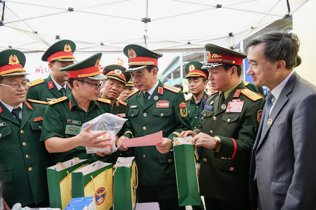 Bồi đắp t&igrave;nh đo&agrave;n kết đặc biệt Việt Nam - L&agrave;o bằng những việc l&agrave;m thiết thực - Ảnh 7.