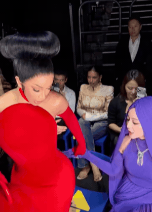 Phạm Băng Băng tím lịm so kè từng mét ghế với Cardi B - "ma nữ" Mai Davika, 3 chị "chơi trội" hết mình không ai chịu thua ai - Ảnh 2.