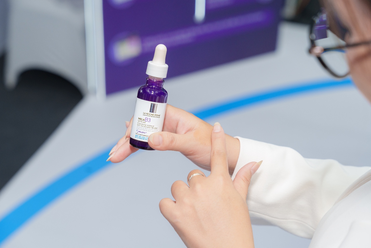 Bật m&iacute; serum giảm th&acirc;m n&aacute;m hiệu quả v&agrave; an to&agrave;n cho l&agrave;n da Việt - Ảnh 1.