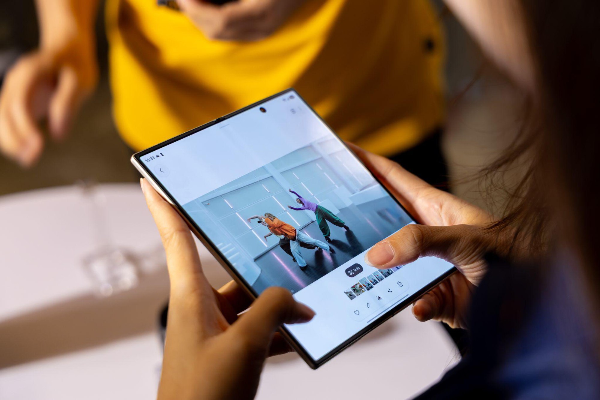 Trực tiếp trải nghiệm &ldquo;hot trend&rdquo; Galaxy Z Fold8: Si&ecirc;u mỏng nhẹ, c&agrave;y phim đu idol cực đ&atilde;- Ảnh 5.